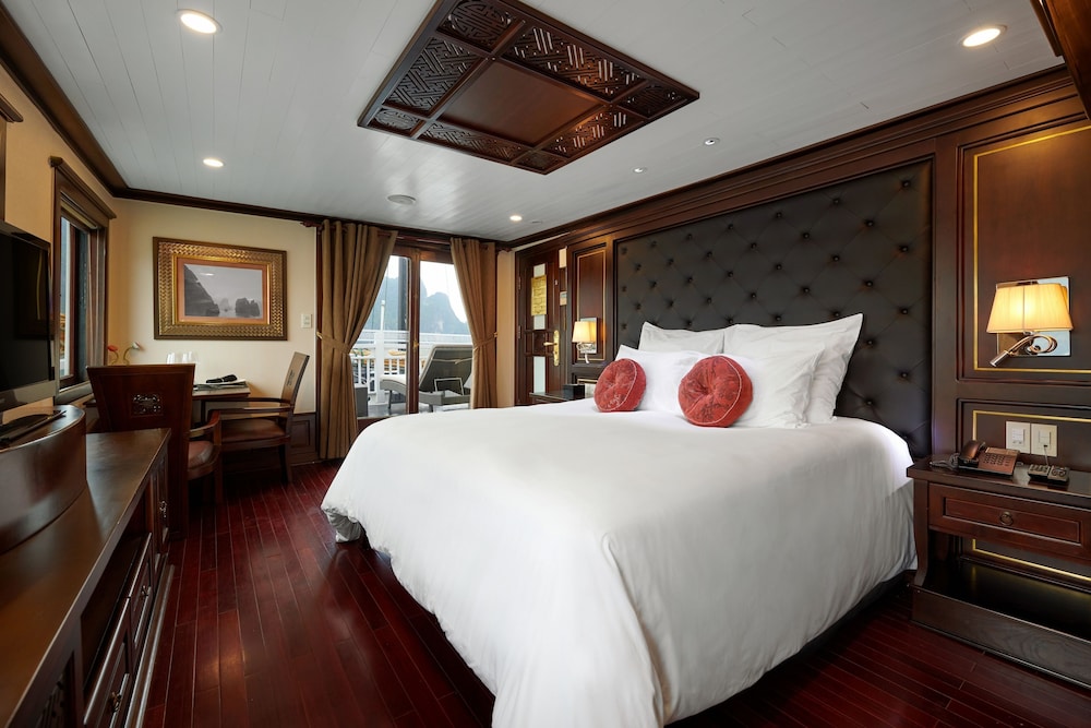 Premium Suite, 1 King Bed, Bay View photo 1