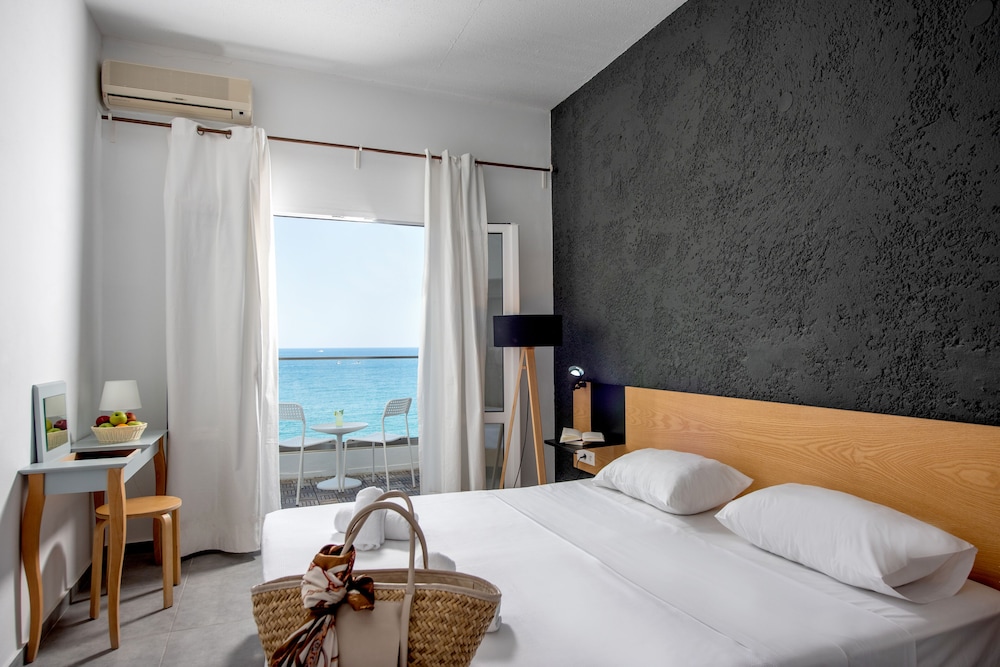 Double or Twin Room, Sea View - Photo 1
