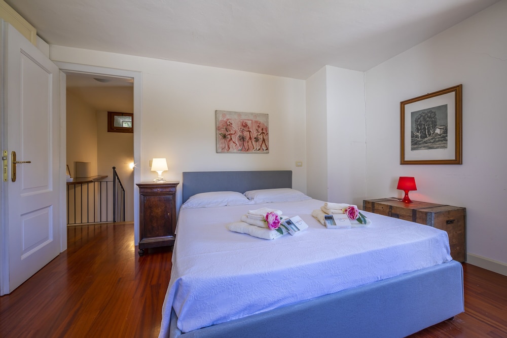 Family Apartment, 1 Bedroom, Mountainside (Villa Faccioli Oleandro With Shared)