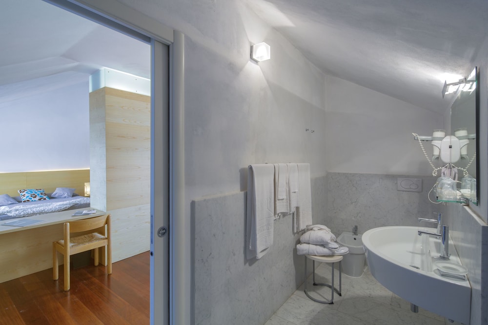 Superior Triple Room, Balcony