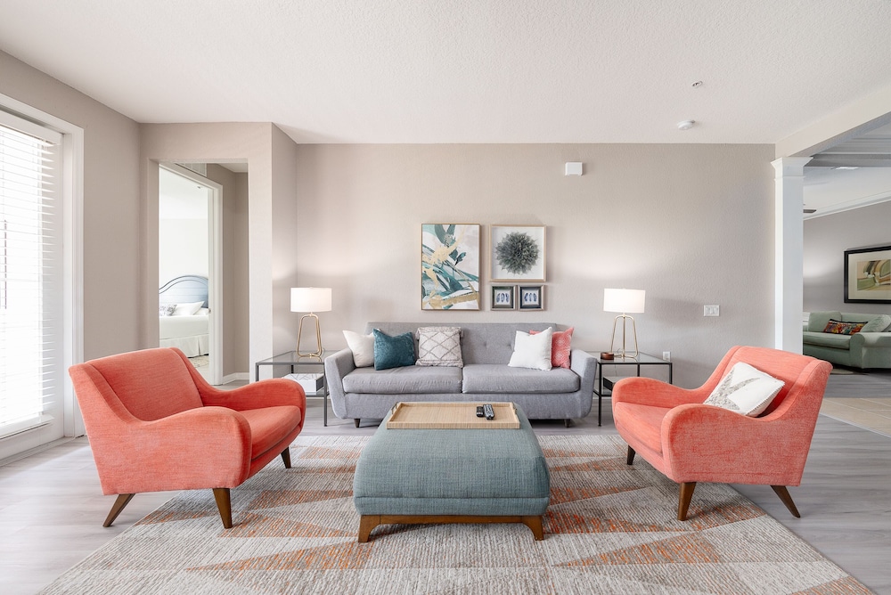 Deluxe Lakeview Condo (10106)