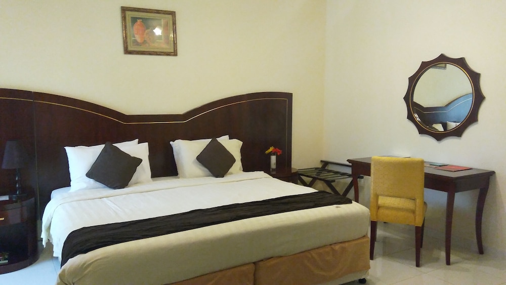 Standard Single Room, 1 King Bed, Smoking photo 2