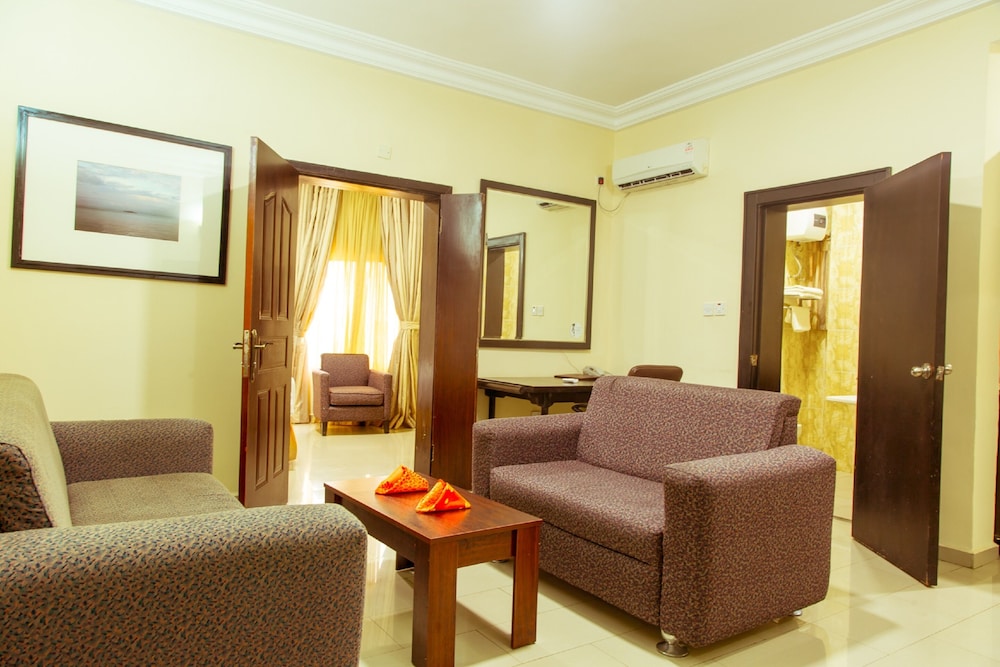 Royal Room, 1 King Bed, Hill View photo 1