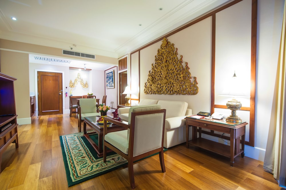Executive Suite - Photo 5