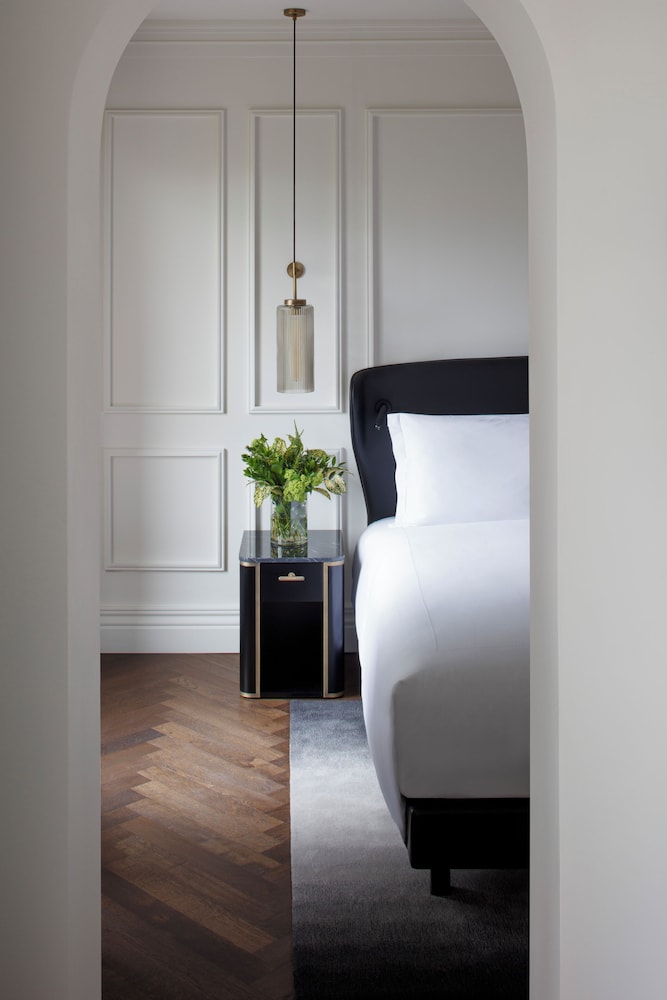 Junior Suite, 1 King Bed (Via Veneto View) thumbnail 5