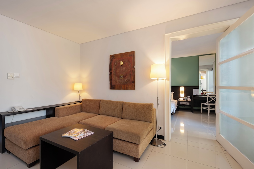 Suite Room - Photo 2