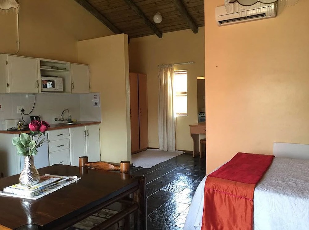 Rondawel with Kitchen photo 3