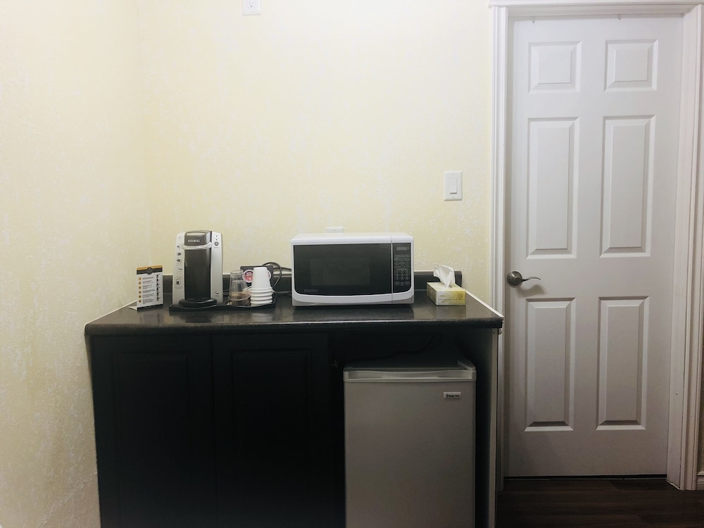 Premium Room, 2 Queen Beds, Microwave, Executive Level photo 1