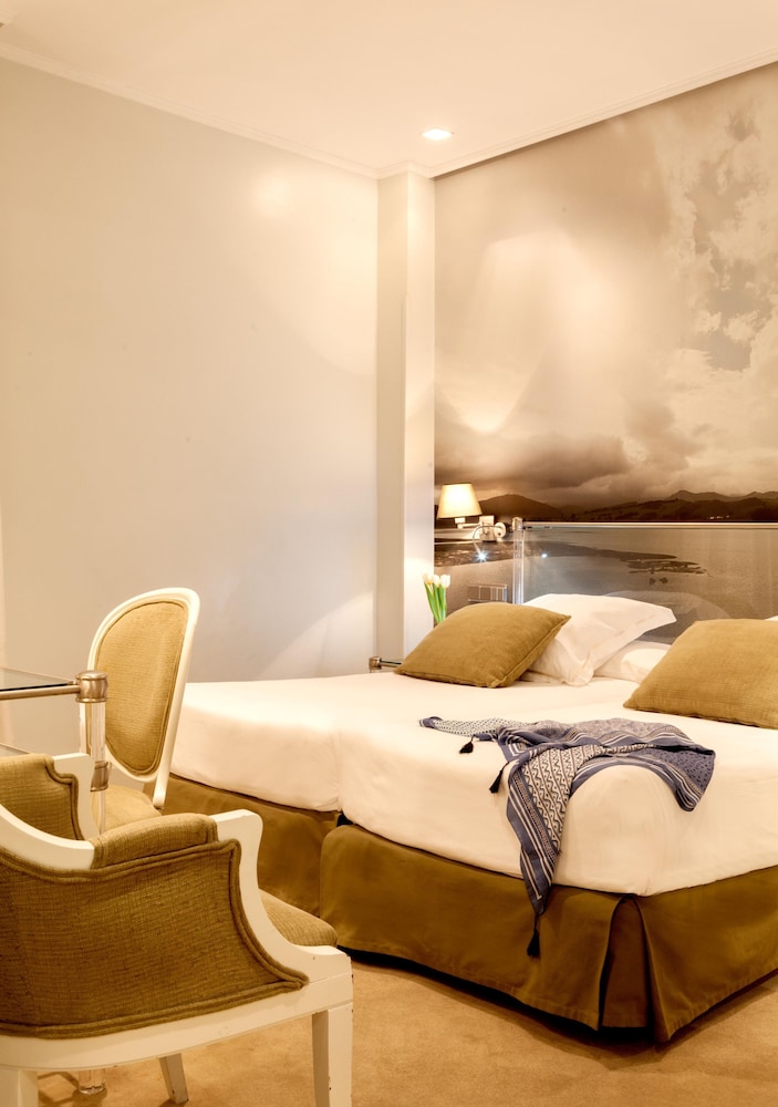 Standard Double or Twin Room - Photo 7