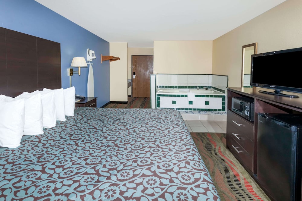 Studio Suite, 1 King Bed, Non Smoking - Photo 1