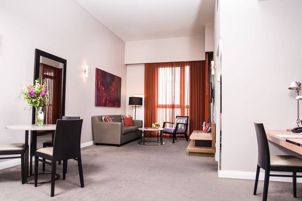 Premier Apartment, 1 Bedroom, Kitchen thumbnail 5
