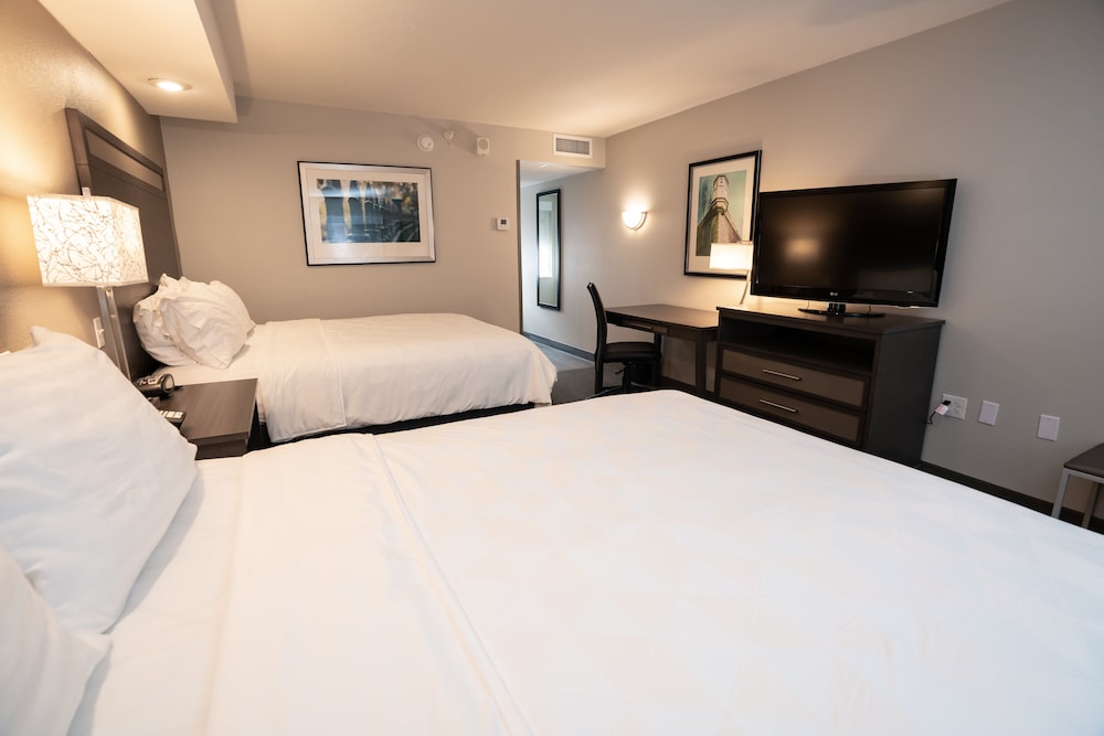 Standard Room, 2 Queen Beds, Accessible - Photo 7