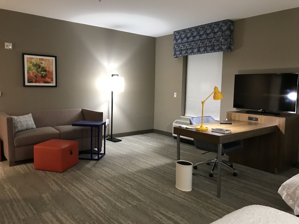 Suite, 2 Queen Beds, Accessible (Roll-In Shower, Mobility & Hearing) - Photo 4