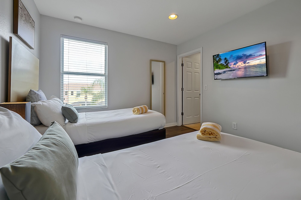 Standard Townhome, 2 Bedrooms, Hot Tub - Photo 5