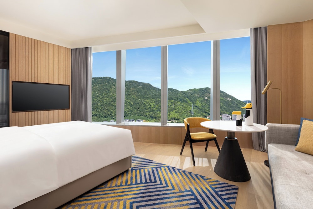 Standard Room, 1 King Bed photo 3