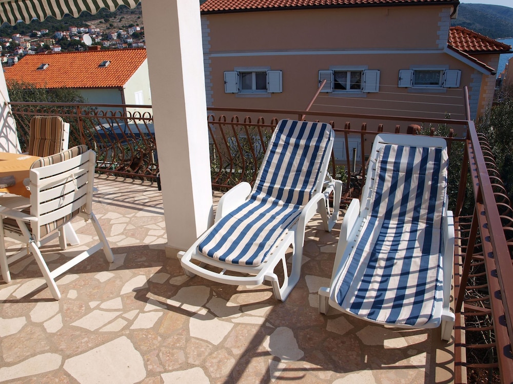 Apartment (Mirja - 100m from the beach & parking) photo 1