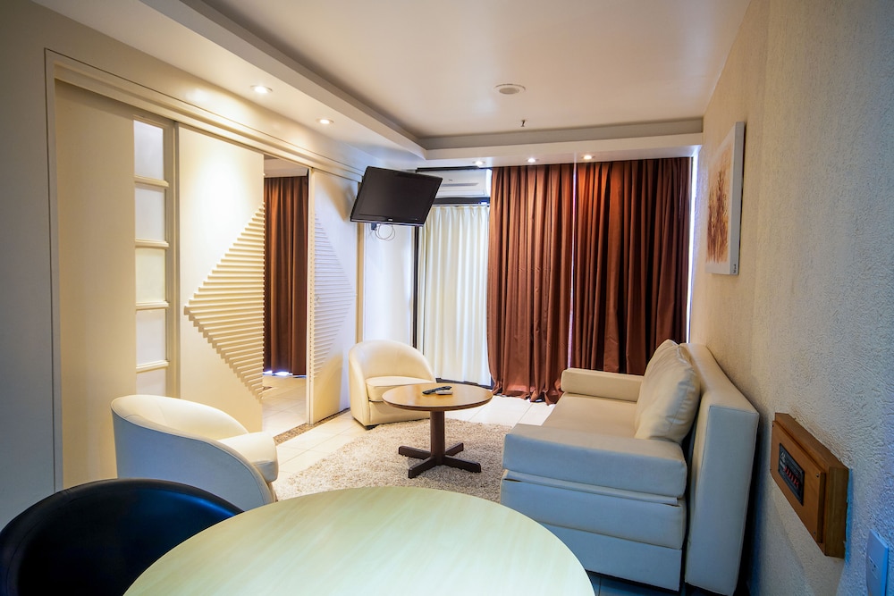 Suite - Photo 8