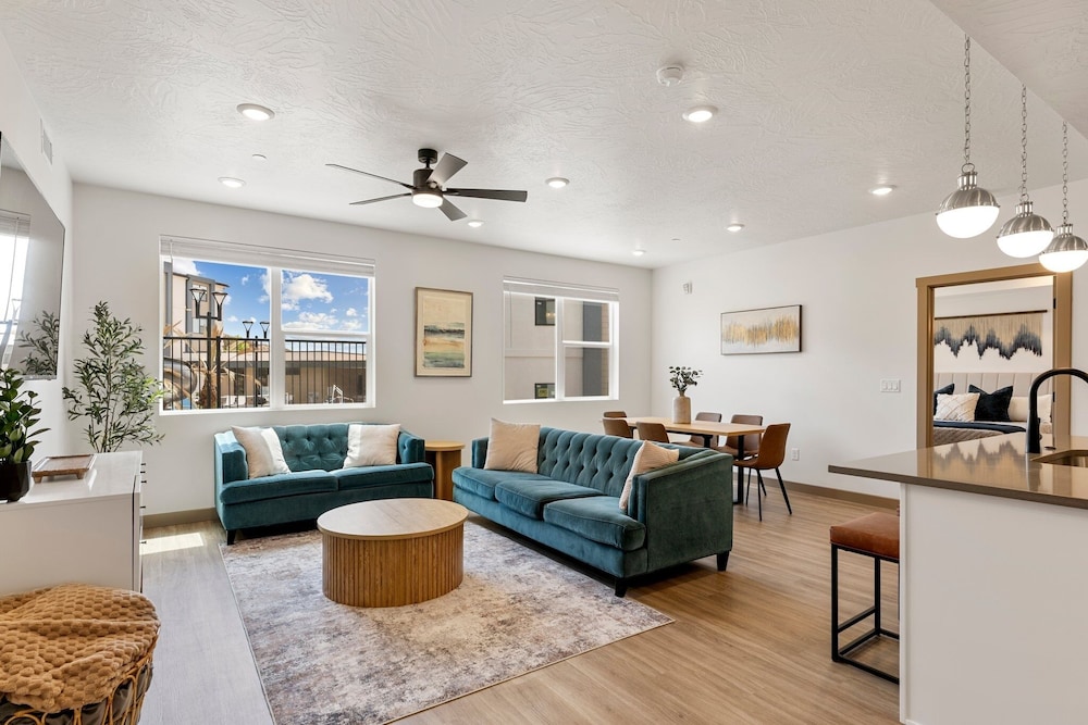 Condo, 2 Bedrooms