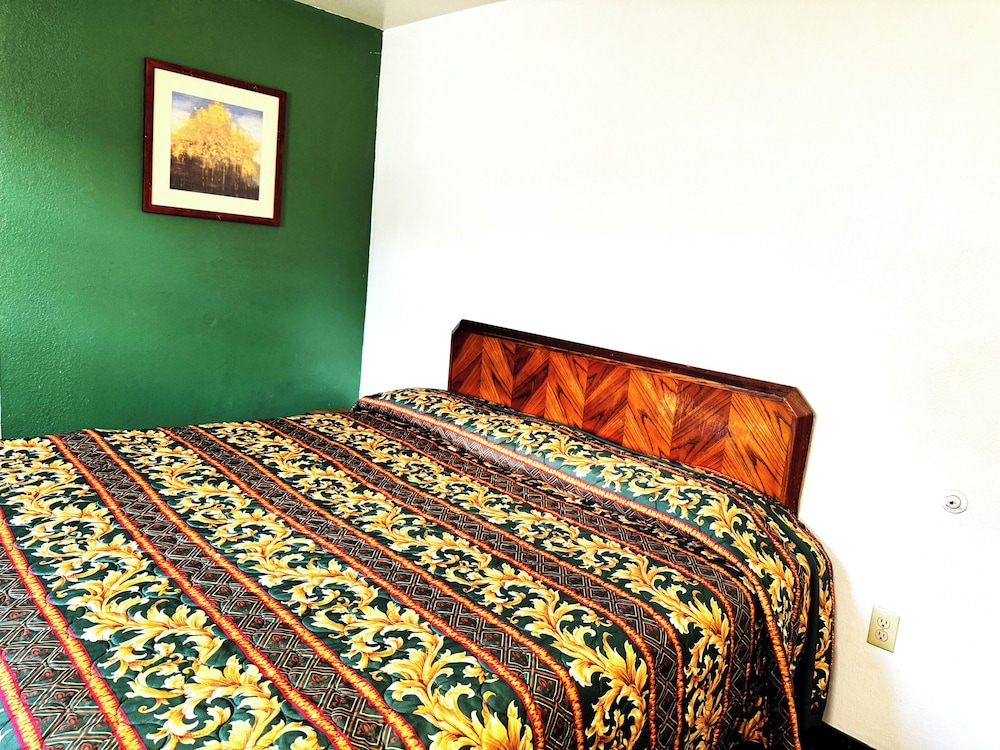 Standard Double Room, 1 King Bed, Smoking photo 1