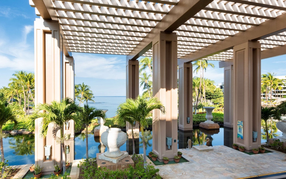 Royal Suite, 1 King Bed, Ocean View thumbnail 6