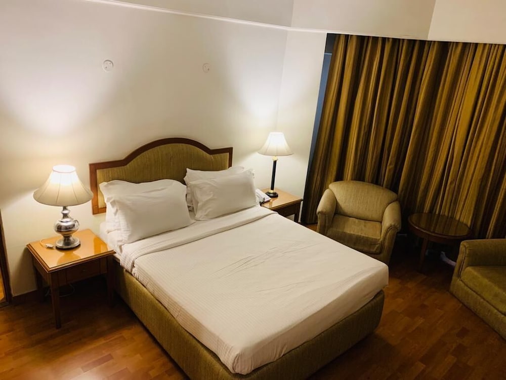 Executive Room - Photo 1