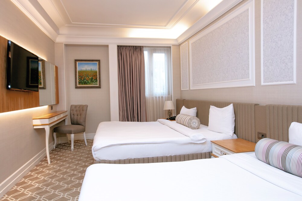 Junior Suite, 1 King Bed - Photo 4