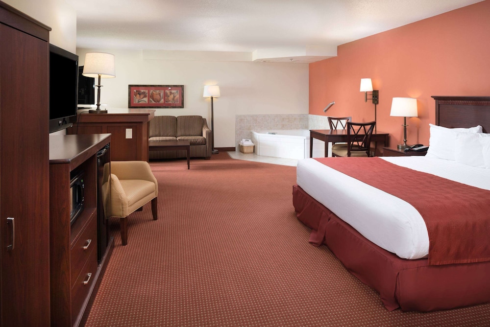 Premier Suite, 1 King Bed, Non Smoking photo 1