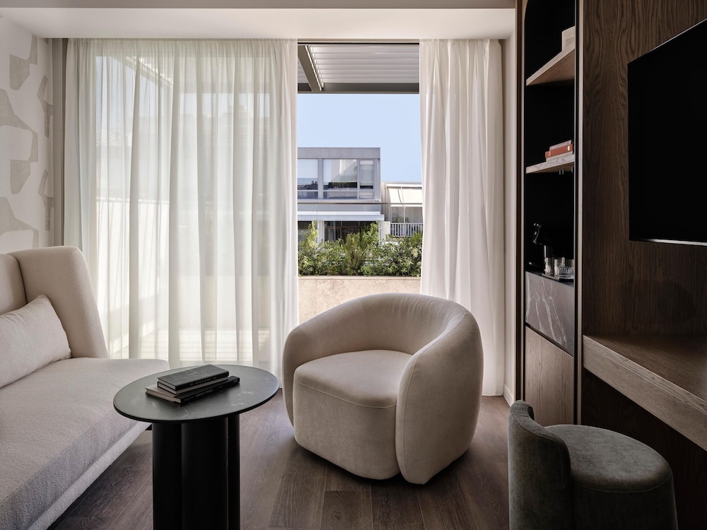 Active Suite - Photo 9