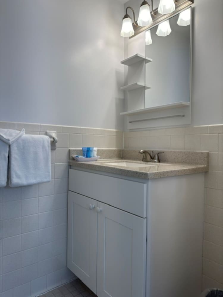 Deluxe Studio, 2 Queen Beds, Kitchen photo 3