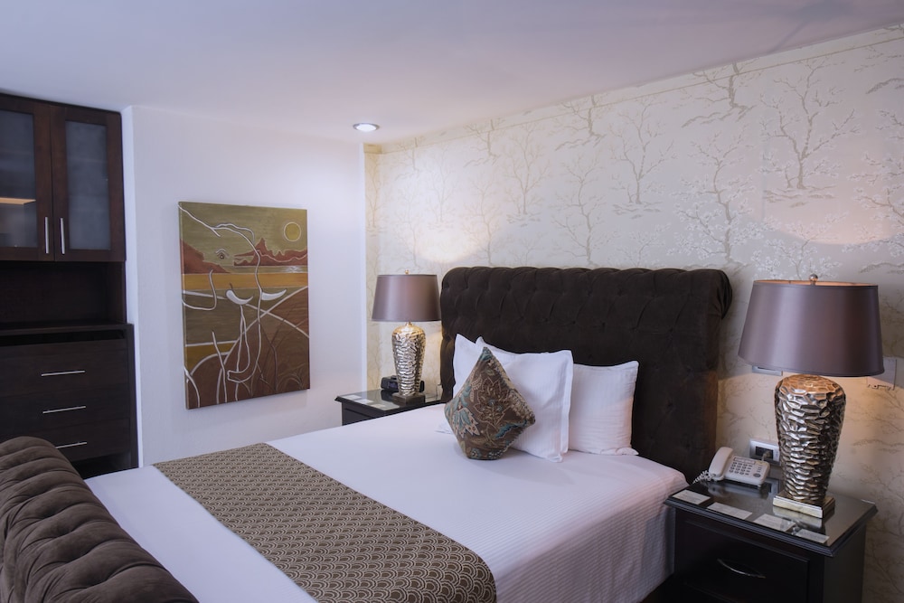 Junior Suite, 1 Queen Bed - Photo 2
