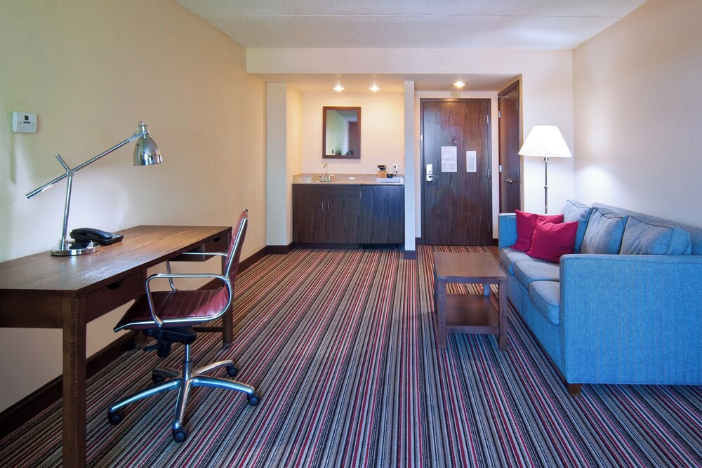 Suite, 1 Bedroom - Photo 1