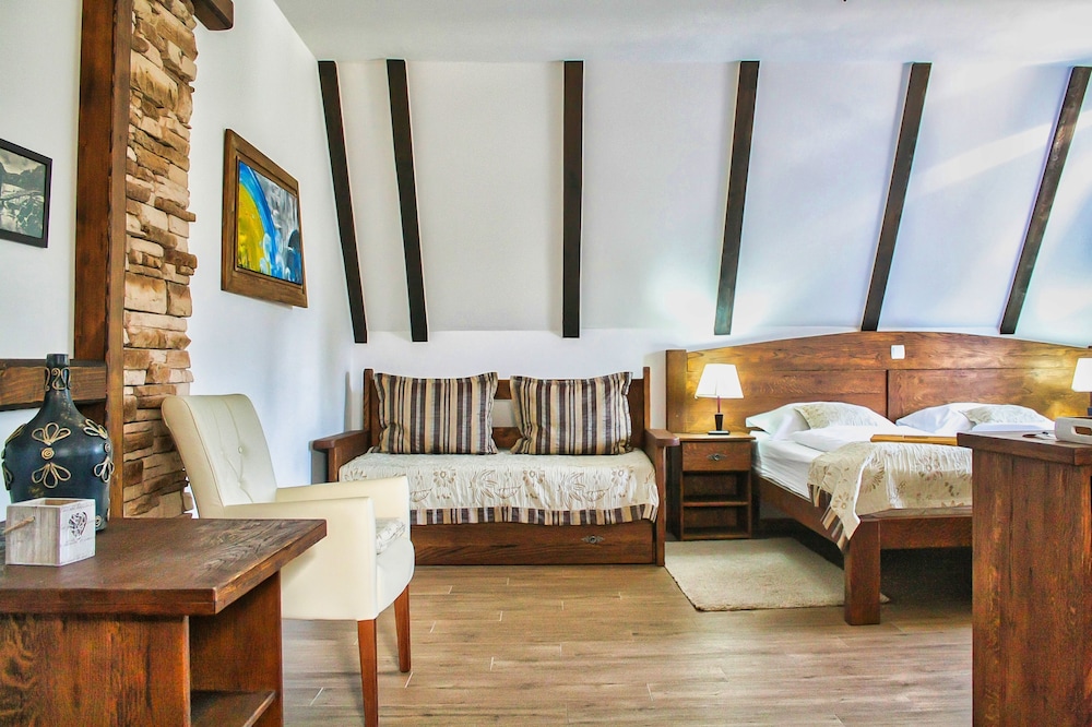 Deluxe Room, 1 King Bed, Nature View photo 1