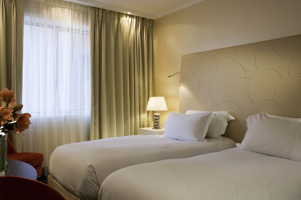 Luxury Room, 2 Twin Beds (Old Port View, Spa and Gym Access) - Photo 1