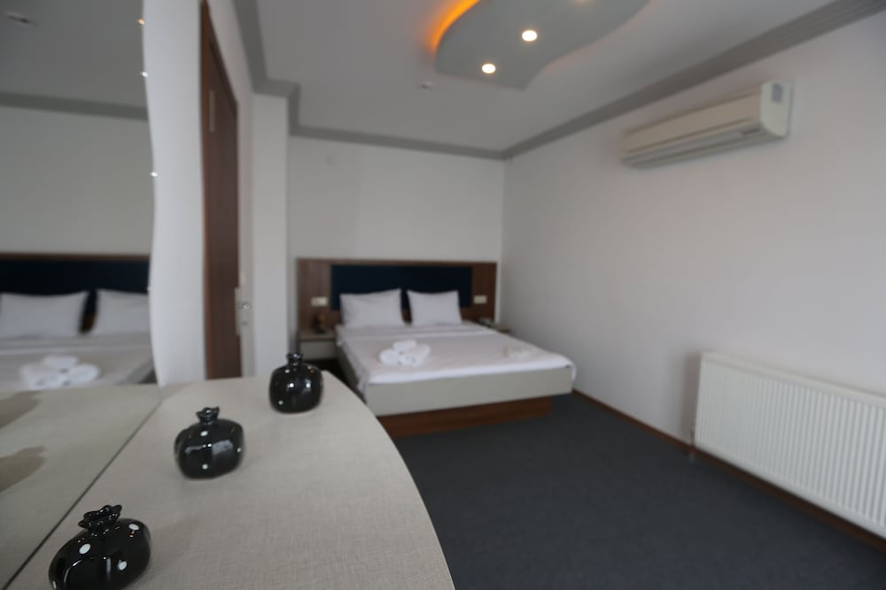 Family Room, 1 Bedroom photo 1
