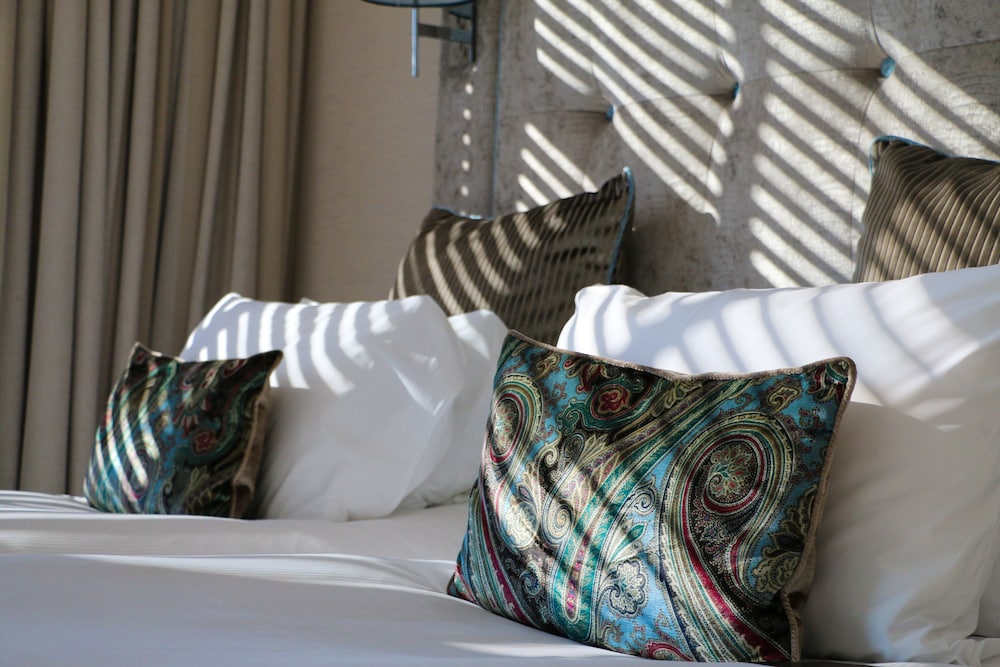 Junior Suite, 1 King Bed - Photo 2