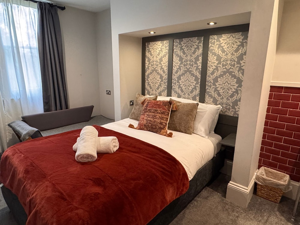 Economy Double Room, Shared Bathroom, Park View (7)