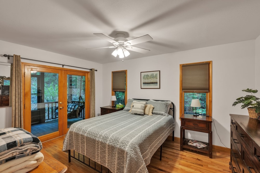 Cabin, 2 Bedrooms photo 1