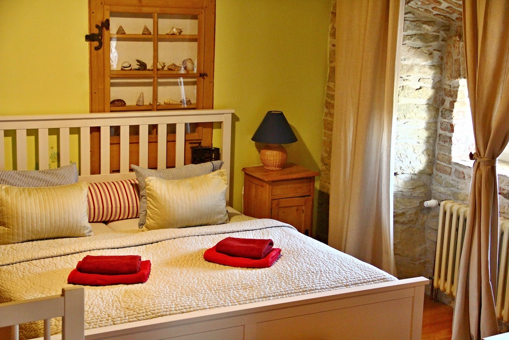Superior Triple Room, Multiple Beds, Garden View photo 3