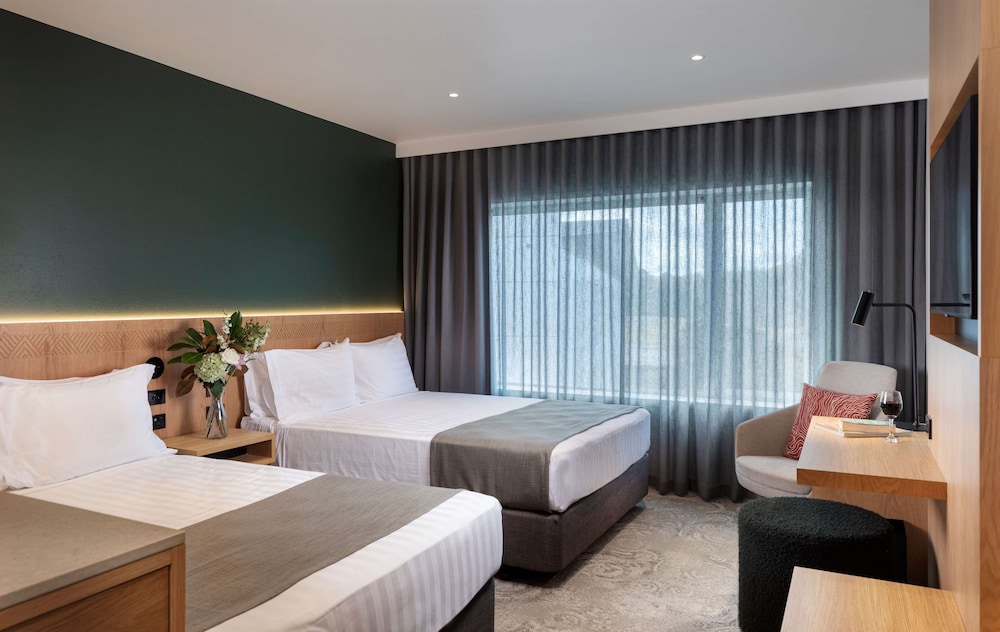 Deluxe Room, Multiple Beds - Photo 1