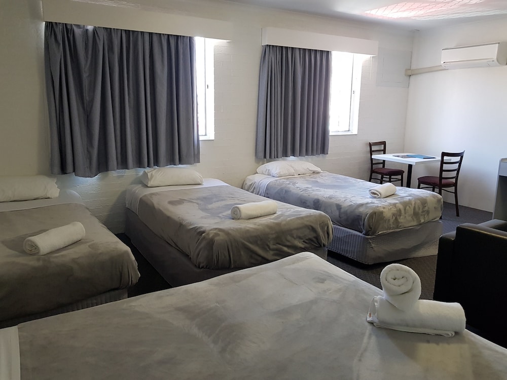Standard Family Room 2 photo 2