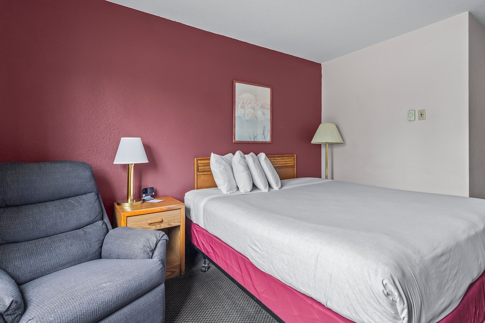 Room, 1 Queen Bed, Non Smoking - Photo 4