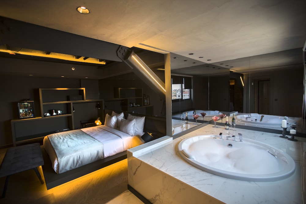 Junior Suite, Jetted Tub photo 1