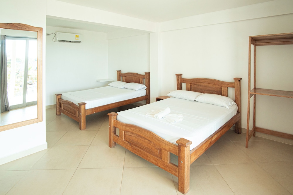 Standard Twin Room, 2 Double Beds photo 2