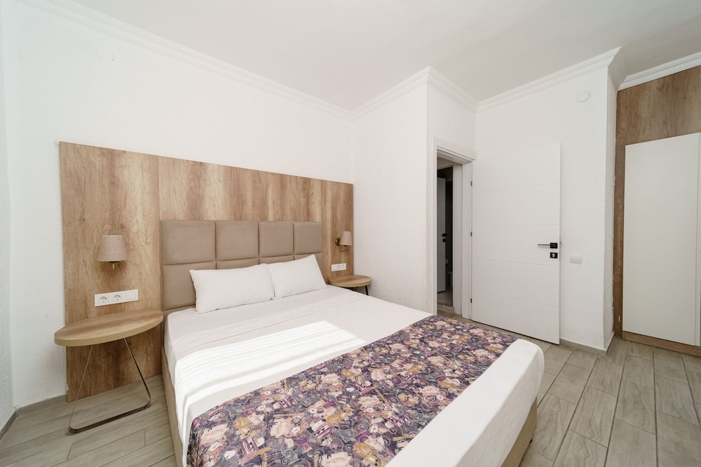 Superior Double or Twin Room, Balcony - Photo 7