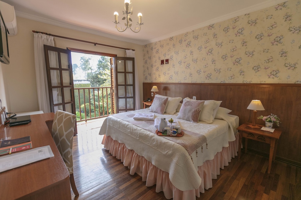 Available room thumbnail 6