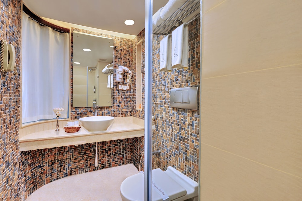 Blue Ribbon Room photo 2