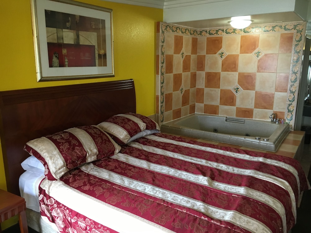 Premier Studio, 1 King Bed, Jetted Tub