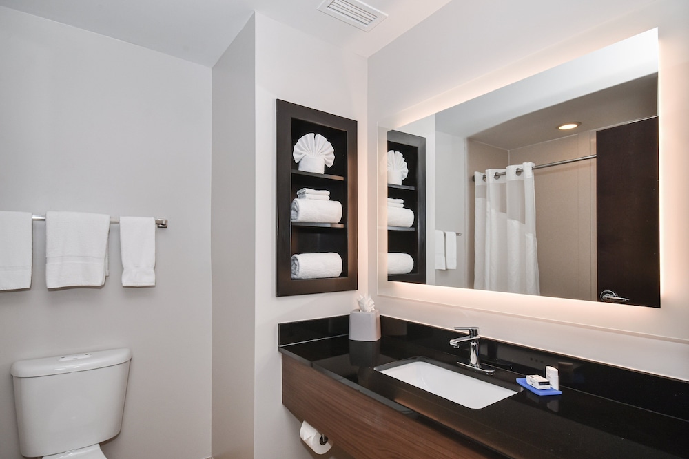 Suite, 1 King Bed (Extra Living Area) - Photo 4