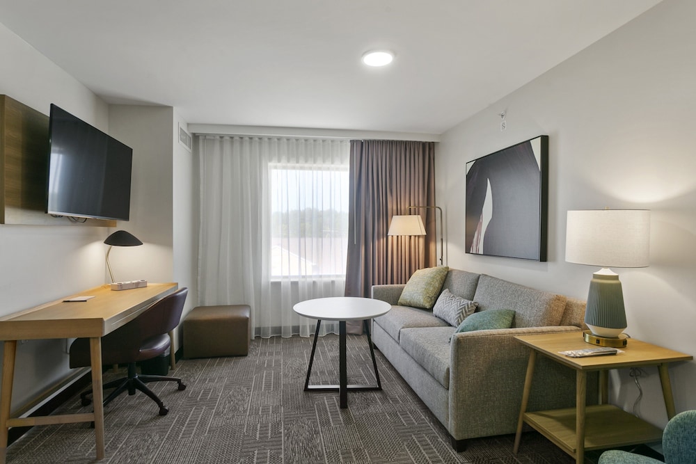 Suite, 1 King Bed - Photo 4