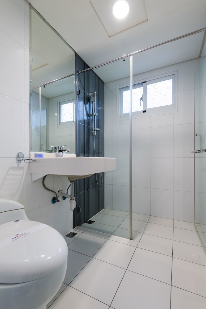Basic Double or Twin Room, Corner (room is subject to availability) photo 3
